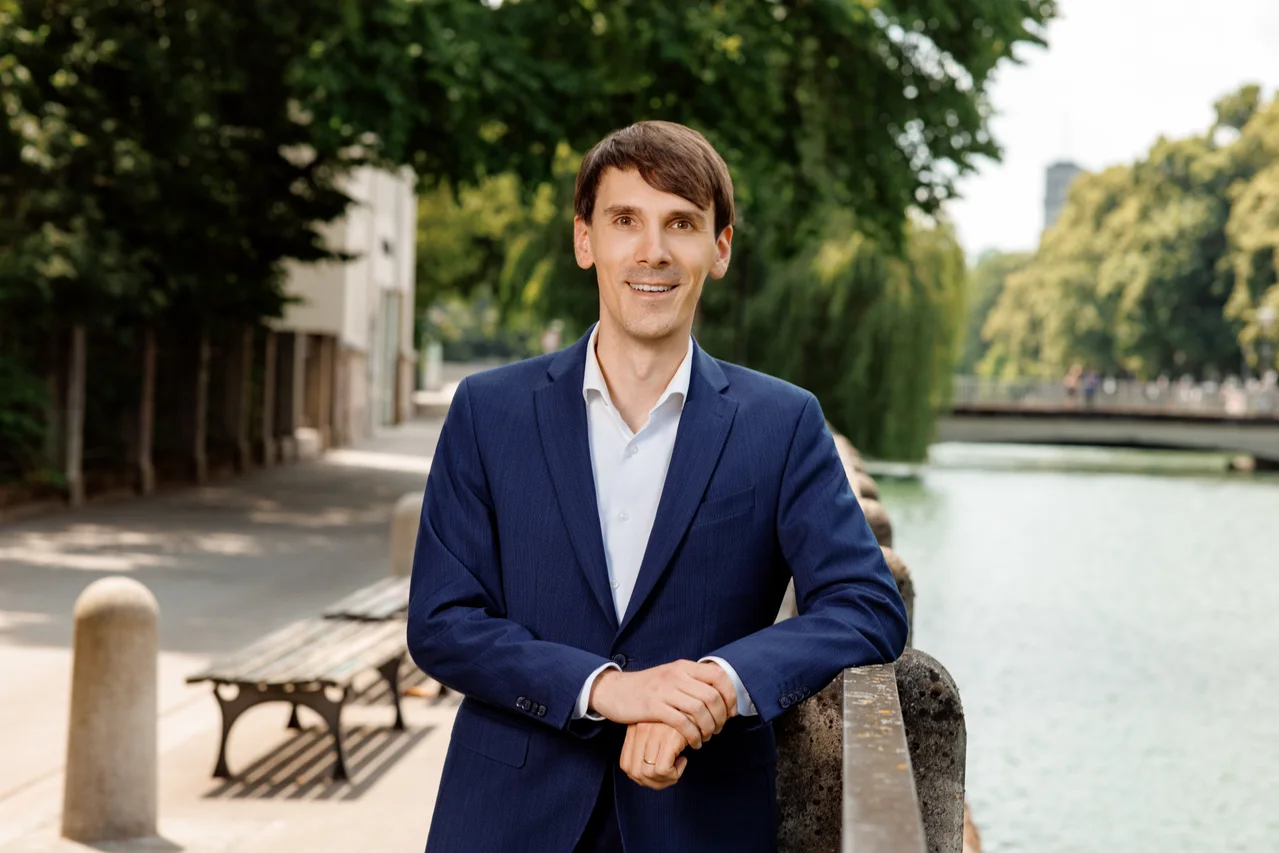 Dr. Dominik Pauw